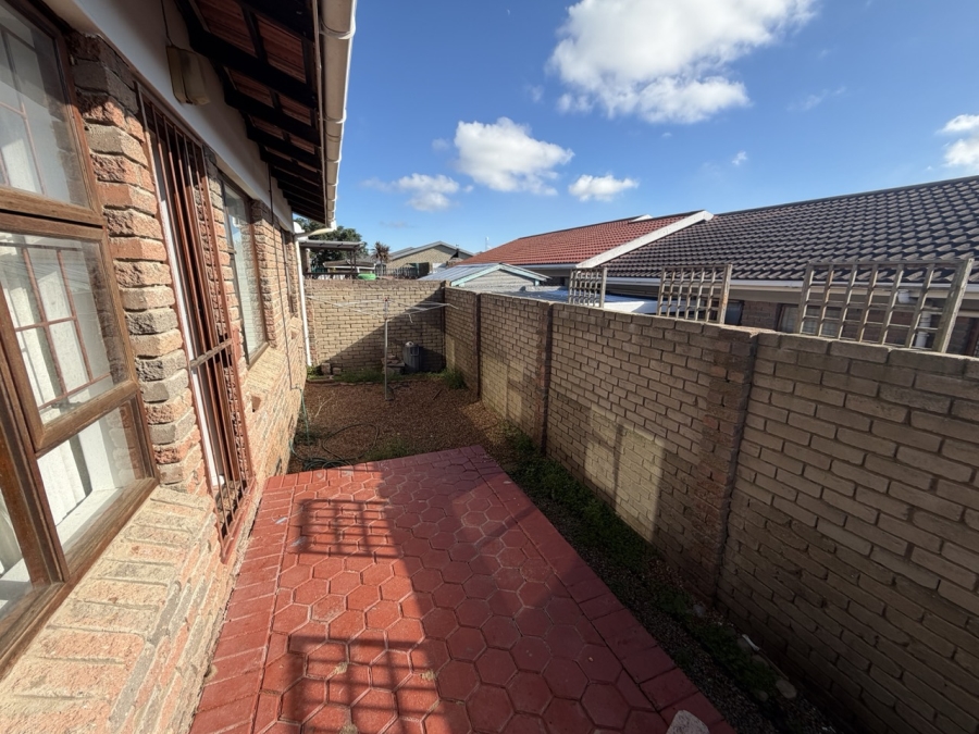 3 Bedroom Property for Sale in Heiderand Western Cape